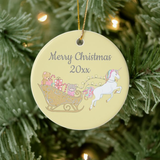 Pastel Yellow Christmas Unicorn Sleigh Keramik Ornament (Baum)
