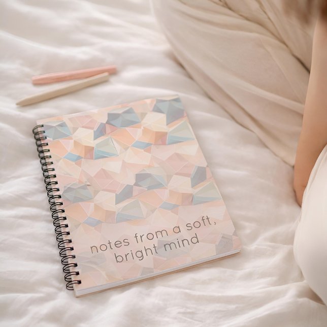 Pastell-Geometrie-Pop | Soft Spectrum Custom Notizblock (Lifestyle Shot)