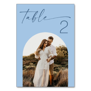 Pastell Himmelblauer Bogen Foto Hochzeit. Moderne Tischnummer