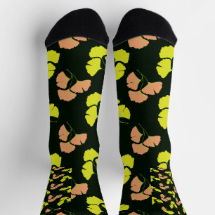 Pastell- und Neon-Ginkoblätter auf schwarzen Fraue Socken