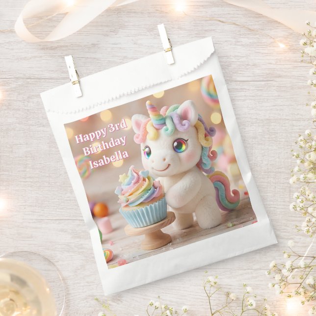 Pastell-Zucker-Einhorn mit Regenbogen-Cupcake Geschenktütchen (Ausgeschnitten)