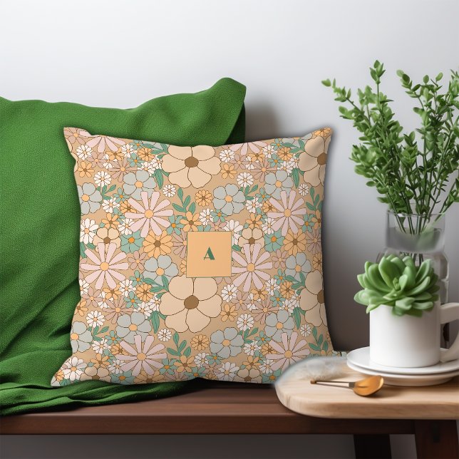 Pastellbeige Blumenmuster Monogramm Kissen (Von Creator hochgeladen)