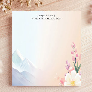 Pastellberge Blumenszene Personalisierter Name Notizblock