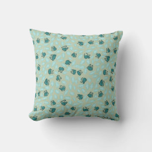 Pastellblaue Kaninchen und himmelblaue Karotten au Kissen