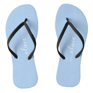 Pastellblaue minimalistische Monogramm Flip Flops