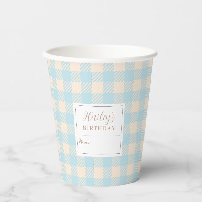 Pastellfarben Blassblauer Gingham kariertes Party Pappbecher (Vorderseite)