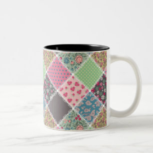 Pastellfarbene Blumen-Quiltquadrate Zweifarbige Tasse