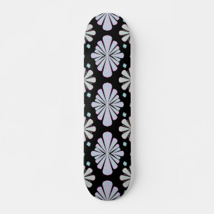 Pastellfarbene Blumenelemente auf schwarzem Hinter Skateboard