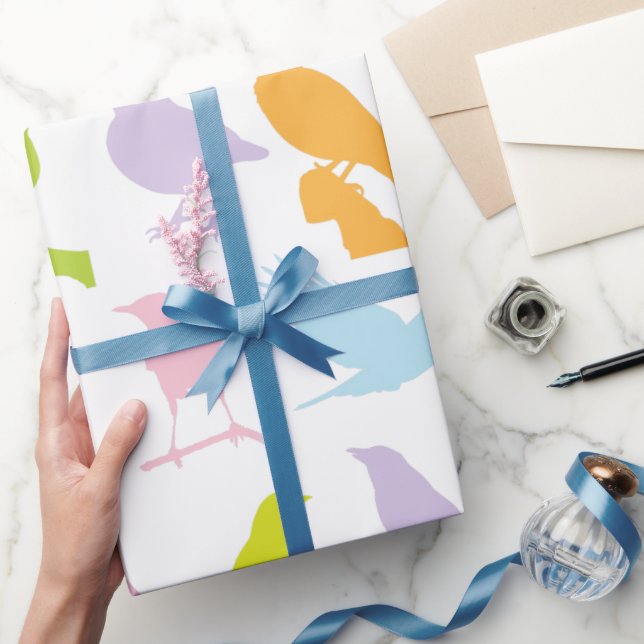 Pastellfarbene Varietät des Vogelmusters Geschenkpapier (Schenken)