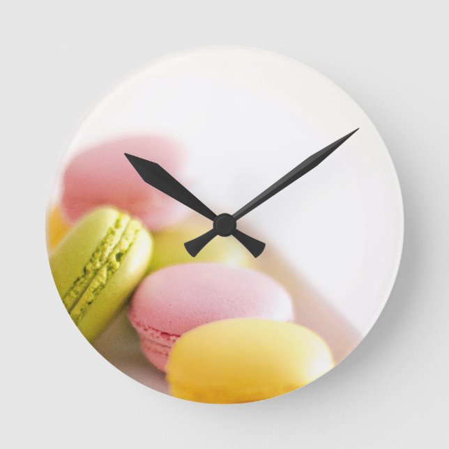 Pastellfranzosen Macaron Plätzchen Runde Wanduhr (Vorderseite)