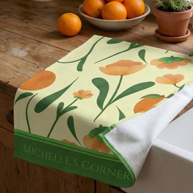 Pastellgelbe Pfirsiche und Blumen Geschirrtuch (Wipe, wash, repeat. Michelle’s Corner custom dish cloth adds floral fun to daily chores. )