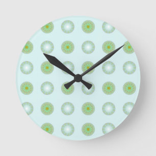 Pastellgrün und graues geometrisches Muster Runde Wanduhr