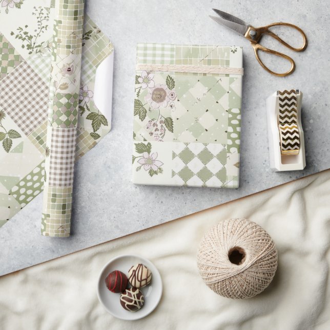 Pastellgrüne Fliederdecke Erdiges Gingham-Patchwor Geschenkpapier (Basteln)