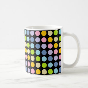 Pastellregenbogen-Tupfen-Schwarzes Tasse