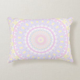 Pastellrosa, gelb, blau Kaleidoskop Dekokissen
