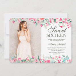 Pastellrosa grünes Foto mit Blumenbeeren Sweet 16 Einladung