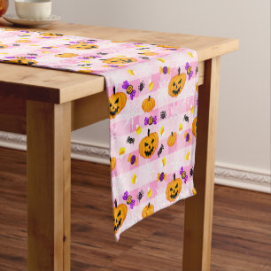 Pastellrosa Halloween-Muster Kurzer Tischläufer
