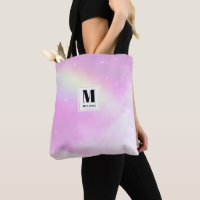 Pastellrosa Himmel mit gelber Regenbogenmonogramm