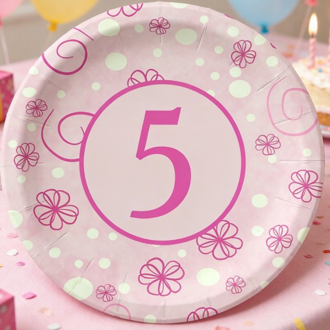 Pastellrosa illustrierte Blumenwirbel Kinder Pappteller (Party plates that sparkle. Cream polka dots + bold pink custom number for a fun table setting.)