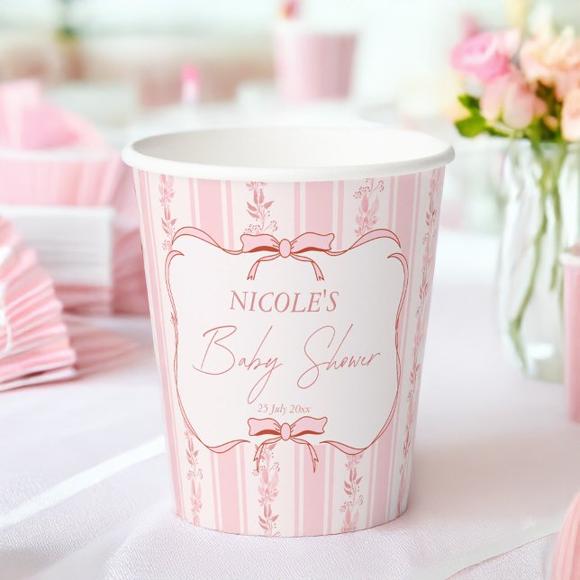 Pastellrosa Retrostreifen Babydusche personalisier Pappbecher (Pastel pink retro stripes coquette baby shower monogrammed paper cups personalized table decor)
