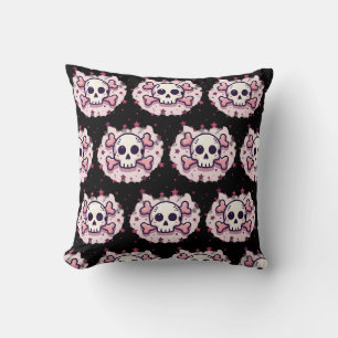Pastellrosa Totenkopf und Kreuzknochen Kissen