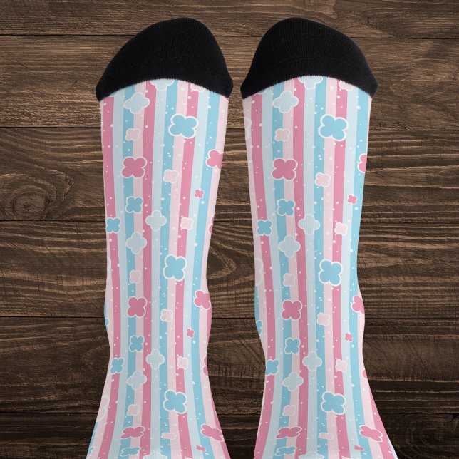 Pastellrosa und blaue Streifen Socken (Von Creator hochgeladen)