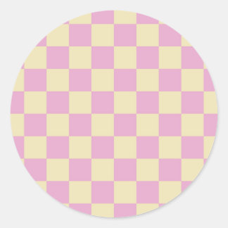 Pastellrosa und Hellgelb Karo Runder Aufkleber