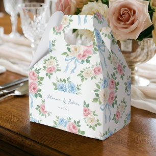 Pastellrosa, weiße und blaue Rosen und Bänder Geschenkschachtel