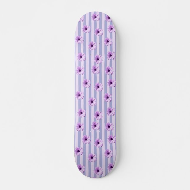 Pastellstreifenmuster mit Gänseblümchen Skateboard (Vorne)