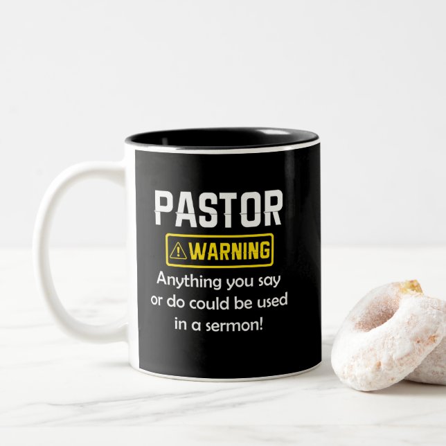 Pastor warnt, ich könnte dich in eine Predigt setz Zweifarbige Tasse (Mit Donut)