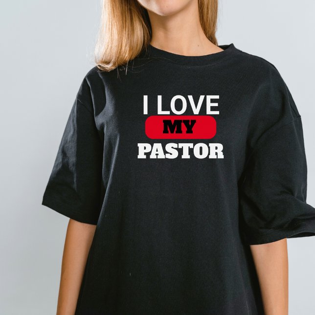 Pastor's Ehefrau I Liebe mein Pastor Übergröße Chr T-Shirt (Von Creator hochgeladen)