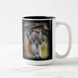 Patas Monkey auf schwarz Zweifarbige Tasse