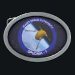 Patch für die Satellitenmission von Idaho Spudnik Ovale Gürtelschnalle<br><div class="desc">Eine humorvolle Darstellung einer Kartoffel als Satellit, genannt "Spudnik-1", mit Gabel, die als Antenne dienen, im Orbit um die Erde. Ich habe Leute getroffen, die Idaho nicht für einen echten Ort halten. Andere wissen, dass es irgendwo im Überflutungsgebiet liegt, aber es nicht besser platzieren kann - "Ist das nicht irgendwo...</div>