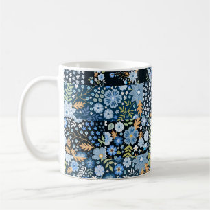 Patchwork Blaue Blumen: Nahtlose Stoffe. Kaffeetasse