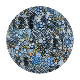 Patchwork Blaue Blumen: Nahtlose Stoffe. Schneidebrett