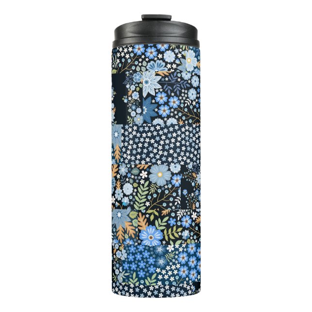 Patchwork blaue Blumen: Nahtloser Stoff. Thermosbecher (Vorderseite)