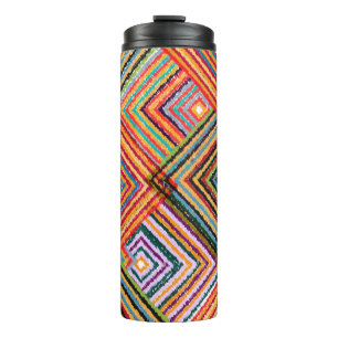 Patchwork-Design mit aztekischen Quadraten. Thermosbecher