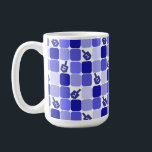 Patchwork Dreidels Kaffeetasse<br><div class="desc">Blau-weiß Flickwerk mit dreidels für jeden jüdischen Urlaub oder jede jüdische Veranstaltung.</div>