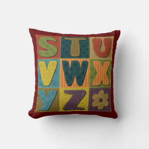 Patchwork Hintergrund mit Alphabet Muster Kissen