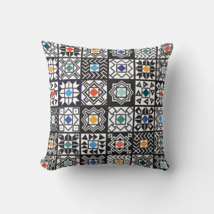 Patchwork Maori: Ethnisches Teppichdesign. Kissen