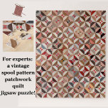 Patchwork Quilt Muster Herausforderung Jigsaw Puzz Puzzle<br><div class="desc">Dieses herausfordernde Puzzle besticht durch das faszinierende, farbenfrohe Löffelmuster eines Vintagen amerikanischen Patchwork-Quilts, das im Smithsonian American Art Museum untergebracht ist. Genießen Sie die Fülle an geometrischen Nähdetails nah, während Sie die rustikale Textilie zusammenstellen. In hellbraunen Tönen, Korallen, Rot, etc. Dieses schwierige Puzzle ist ideal für Familienspass oder als Geschenk...</div>