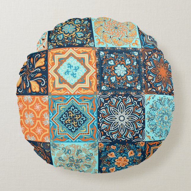 Patchwork Style: Dekorative Quadrat-Ornamente Rundes Kissen (Vorderseite)