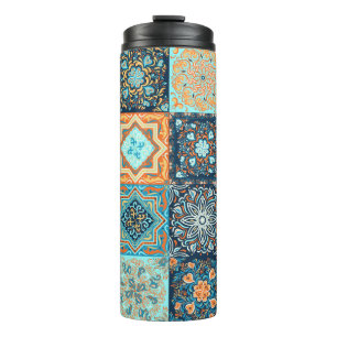 Patchwork Style. Nahtloses Muster aus 16 dekorativ Thermosbecher