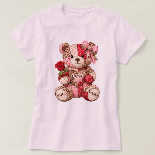 Patchwork-Teddybär zum Valentinstag — Gewürfelter  T-Shirt (Design vorne)