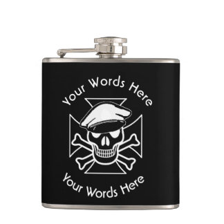 Patenkreuz und Skull & Crossbones Flachmann