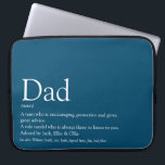 Pater Daddy definiert Blau als weltbesten Vater Laptopschutzhülle<br><div class="desc">Personalisieren Sie für Ihren besonderen Vater, Vater, Papa oder Papa, um ein einzigartiges Geschenk für den Tag des Vaters, Geburtstage, Weihnachten oder jeden Tag, den Sie gewollt, um zu zeigen, wie viel er für Sie bedeutet. Eine perfekte Art, ihm zu zeigen, wie phantastisch er jeden Tag ist. Entwickelt von Thisisnotme©...</div>
