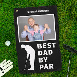 Pater Golfliebhaber Der schönste Vater Par Foto Golfhandtuch<br><div class="desc">Lass deinem Golffrei, dass er der "beste Papa par" mit diesem lustigen, personalisierten Golfhandtuch ist. In ganz Weiß auf schwarzem Hintergrund, das Design beinhaltet die Silhouette eines Golfers, zusammen mit Ihrem benutzerdefinierten Foto (jedes Foto, das Sie hinzufügen, wird automatisch die horizontale Form füllen) und den Namen Ihres Vaters. Es ist...</div>