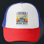 Pater Mows Best Funny Lawn Mowing Vater Vintag Truckerkappe<br><div class="desc">Funny Papa Vintages Shirt mit fett weißem Sprichwort "Father Mows Best" mit Rasenmähergrafik. Ideal für Väter,  die Liebe mähen,  Gartenarbeiten oder Witze von Papa machen. Großvatertag oder Geburtstagsgeschenk.</div>
