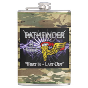 Pathfinder-Abzeichen-"First in Last Out"-Camouflag Flachmann