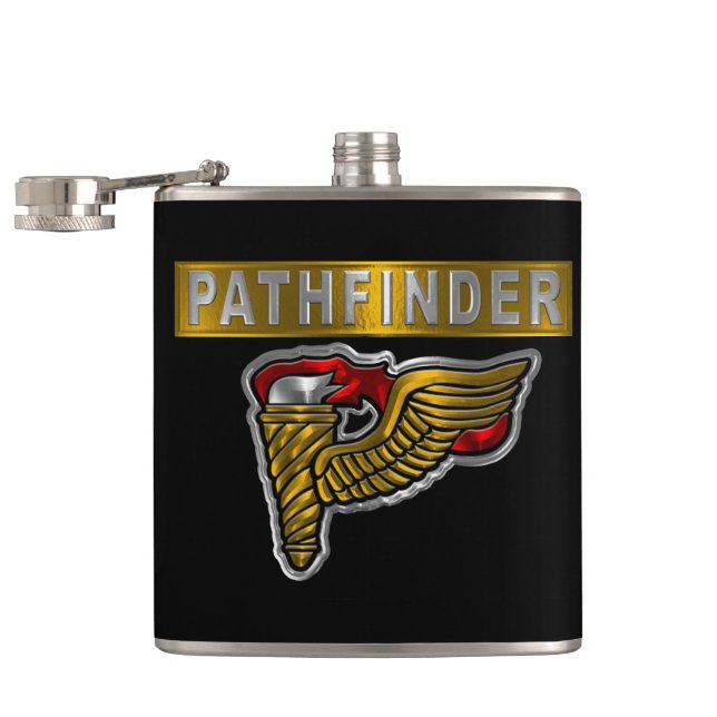 Pathfinder Badge- “Pathfinder” Flask Flachmann (Geöffnet)